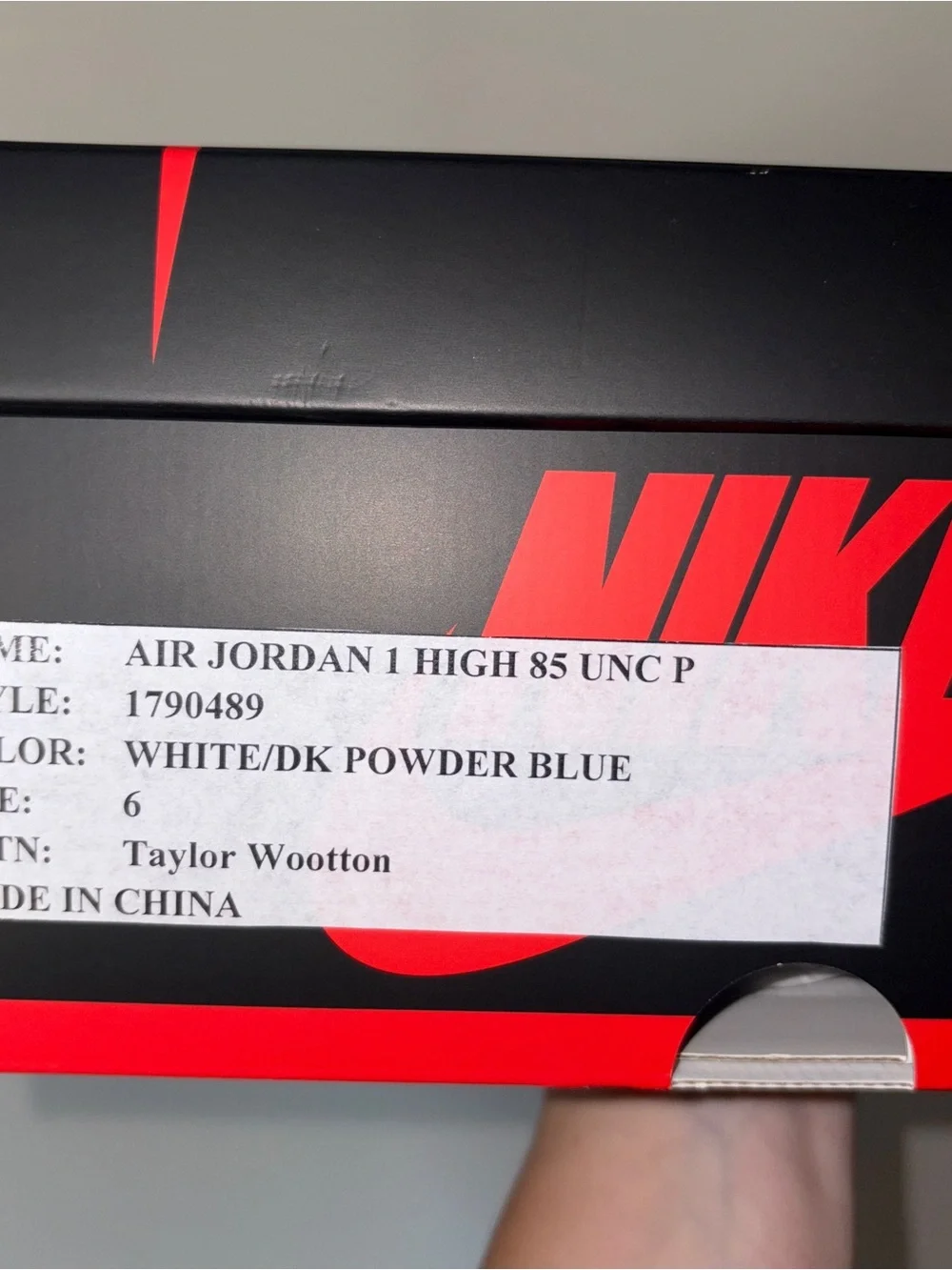Air Jordan 1 High ’85 “UNC Metallic” PE Women’s BB Team Exclusive - SIZE 6